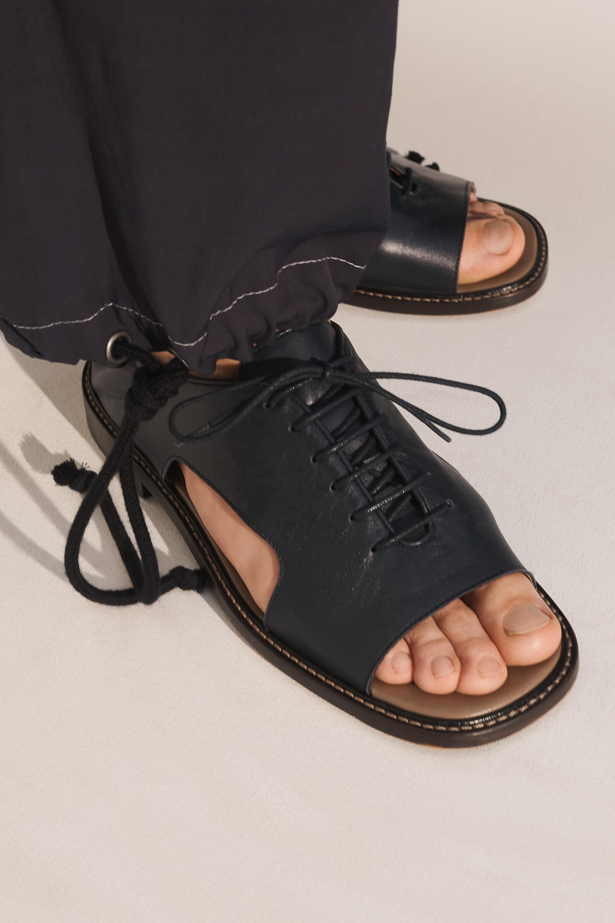 LEATHER SHOES